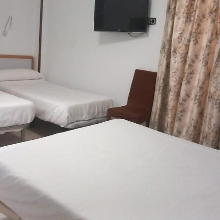 Hostal Lizana 2 Huesca Extérieur photo
