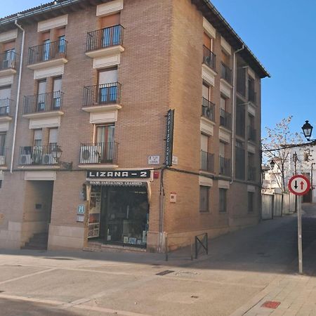 Hostal Lizana 2 Huesca Extérieur photo