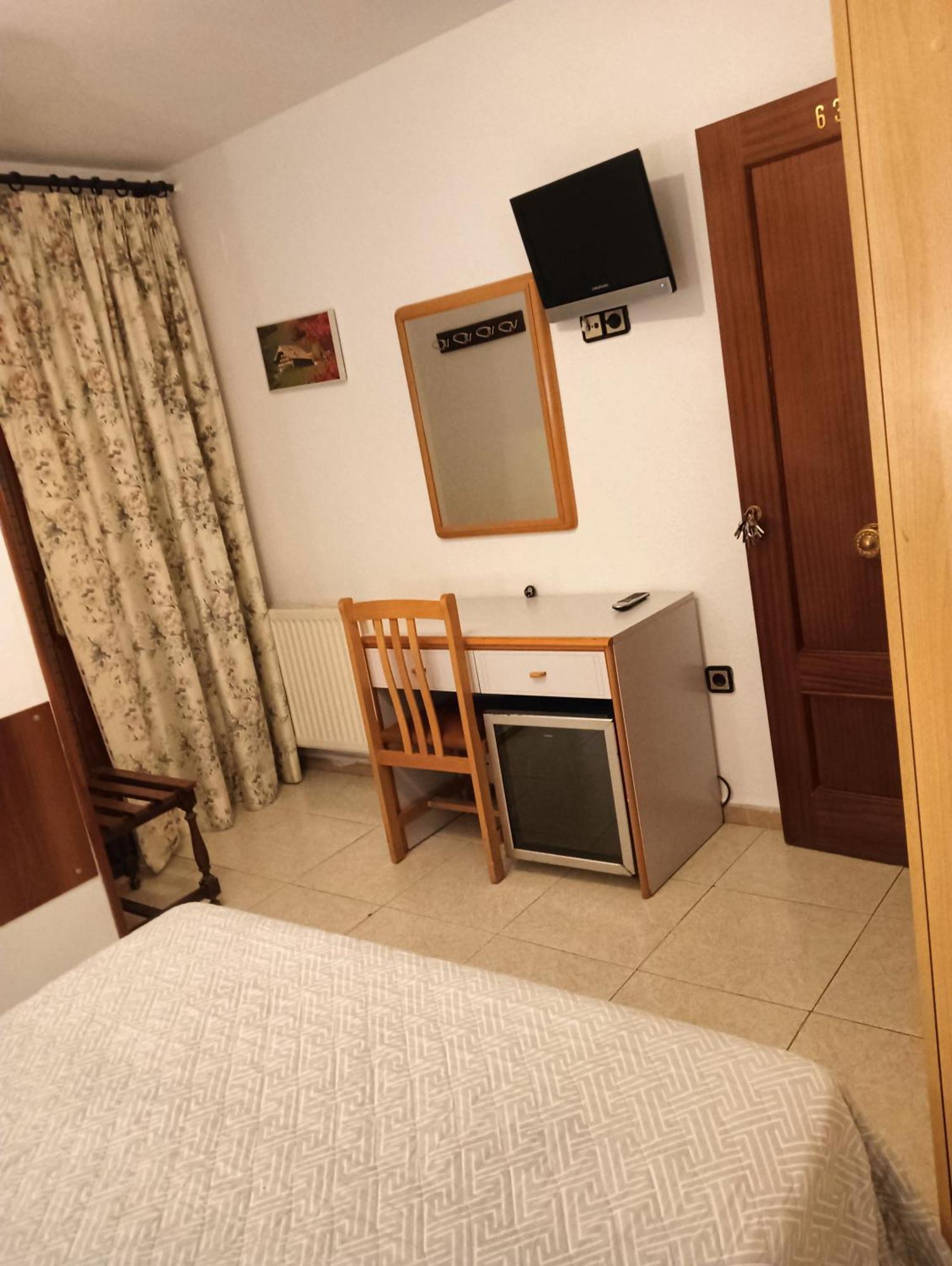 Hostal Lizana 2 Huesca Extérieur photo
