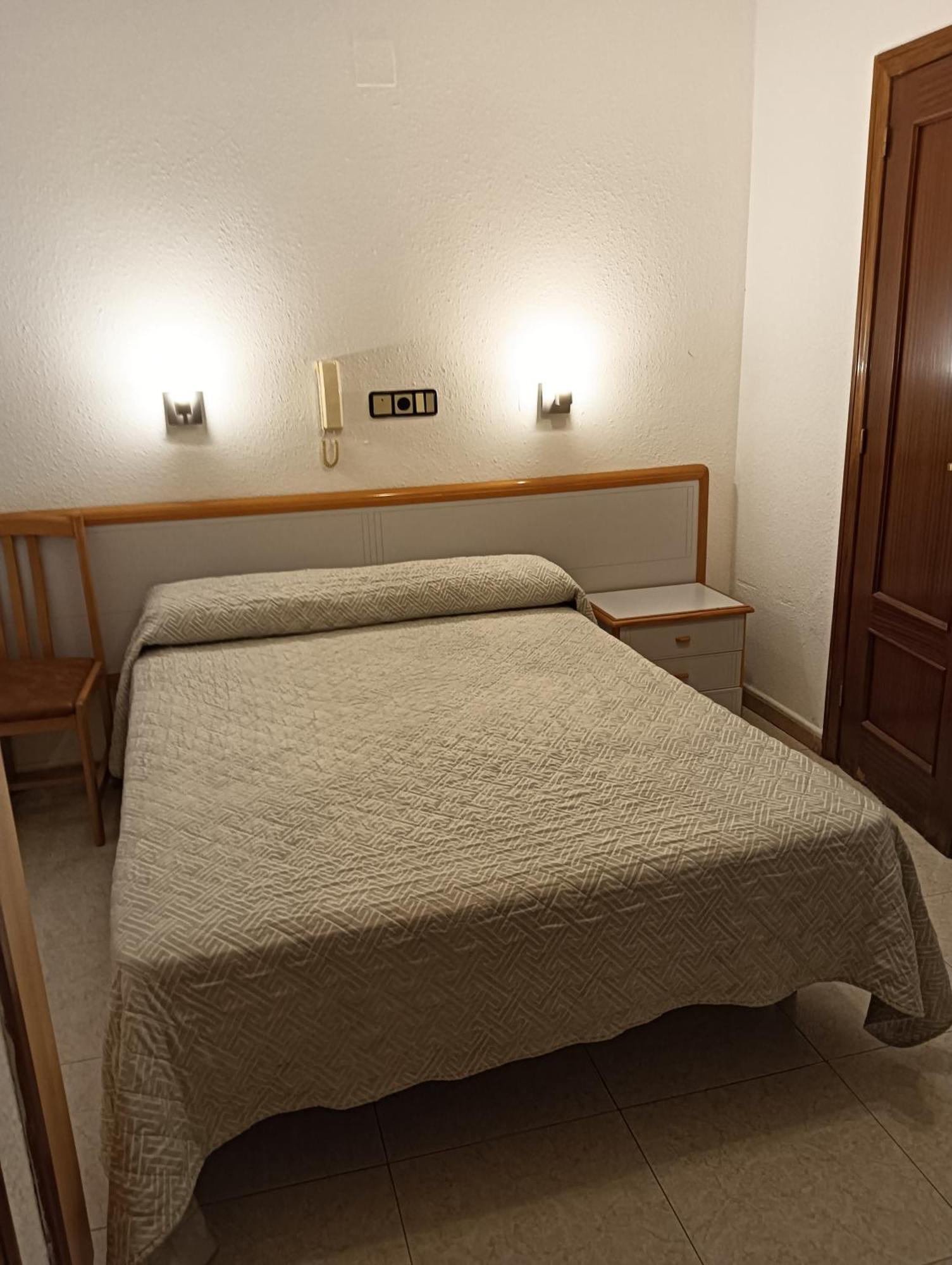 Hostal Lizana 2 Huesca Extérieur photo