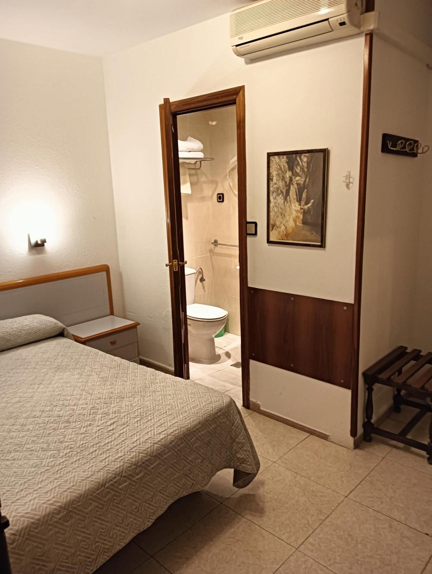 Hostal Lizana 2 Huesca Extérieur photo