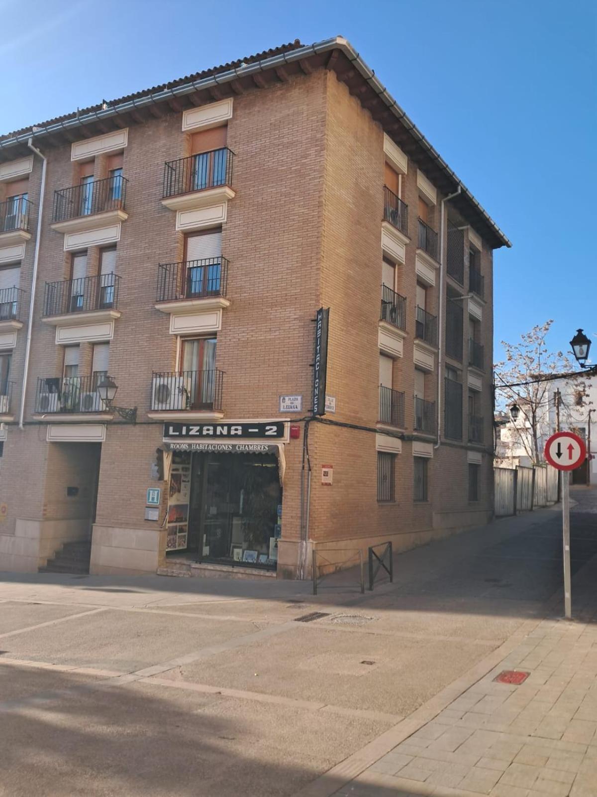 Hostal Lizana 2 Huesca Extérieur photo